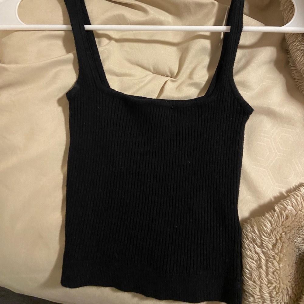 tight black cropped tank top